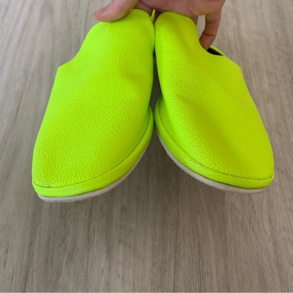 U-Dot “U.No.5” by Takumi Inomata Neon Leather Slip-ons - Picture 4 of 9